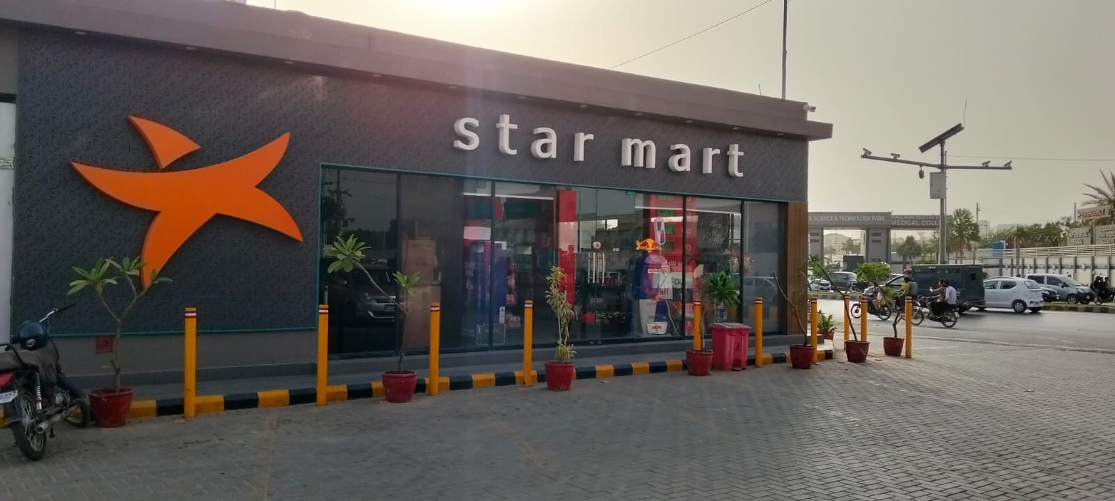 Star Mart convenience store at Maryam Taj station